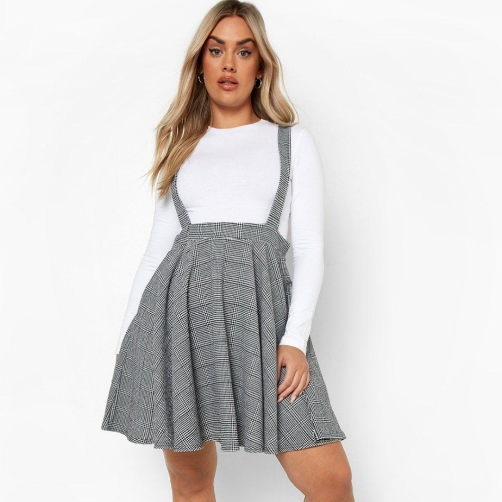 Boohoo Dogtooth Pinafore Skirt Size US 18 NWT